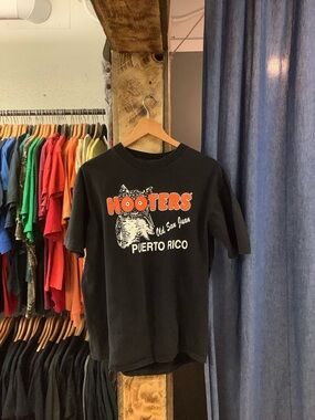 Vintage hooters black graphic T-shirt